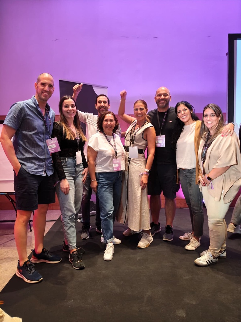 Equipa reunida num evento de liderança